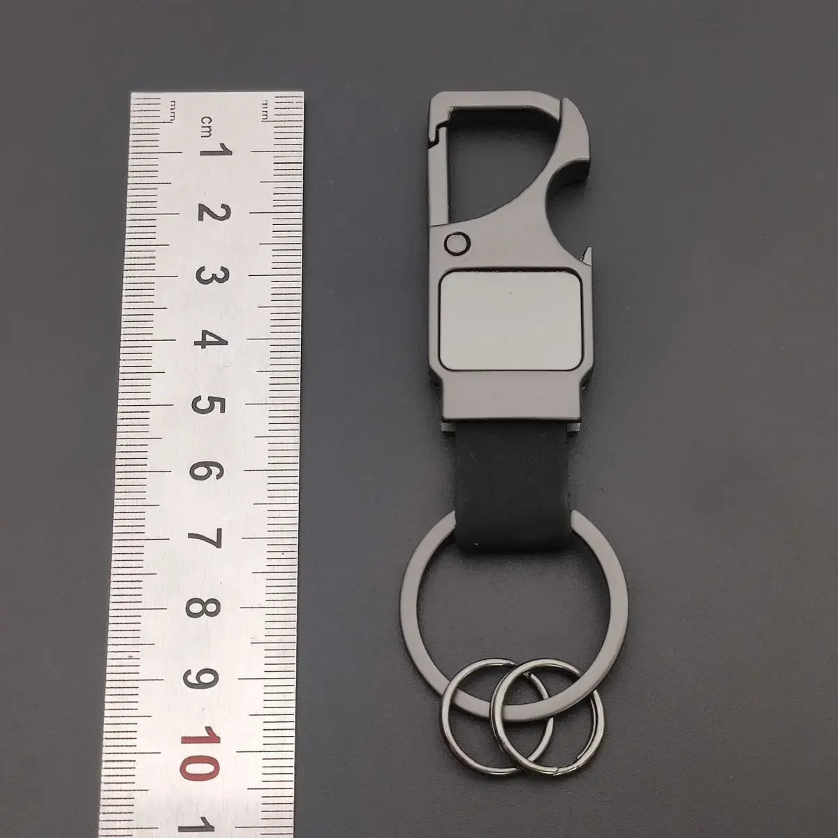 1PC Custom Logo Name Leather Metal Fashion Keyring Spot Keychain Hardware Accessorie Buckle for Car Moto Key Ring Pendant Gift