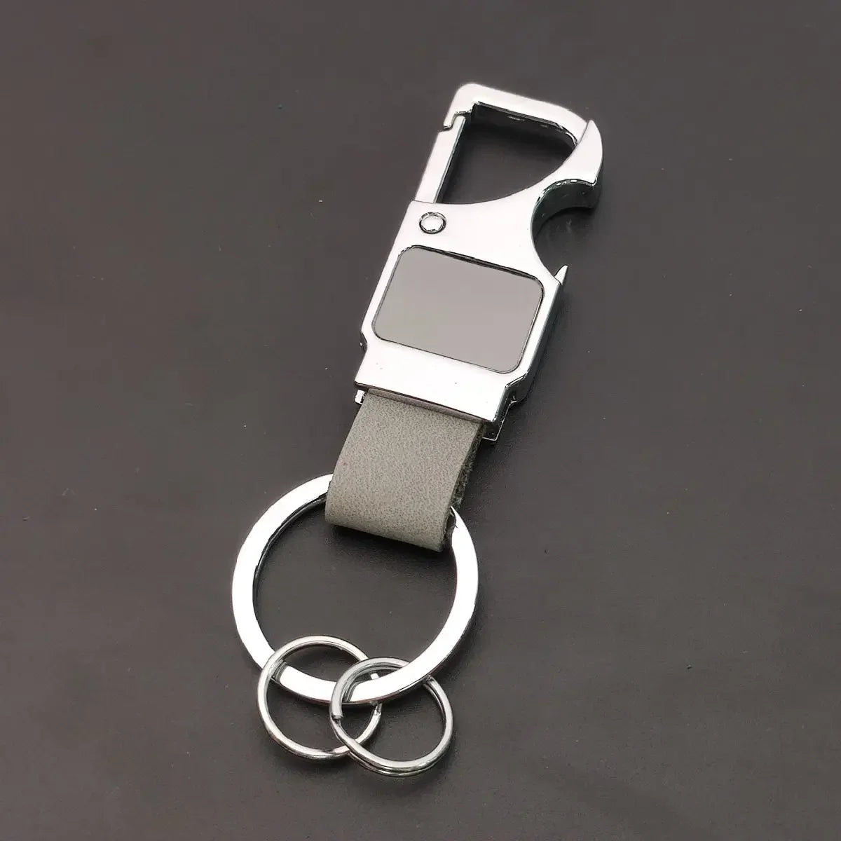 1PC Custom Logo Name Leather Metal Fashion Keyring Spot Keychain Hardware Accessorie Buckle for Car Moto Key Ring Pendant Gift