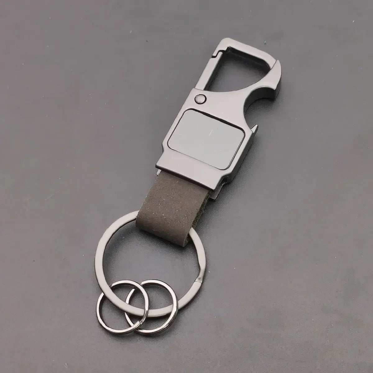 1PC Custom Logo Name Leather Metal Fashion Keyring Spot Keychain Hardware Accessorie Buckle for Car Moto Key Ring Pendant Gift