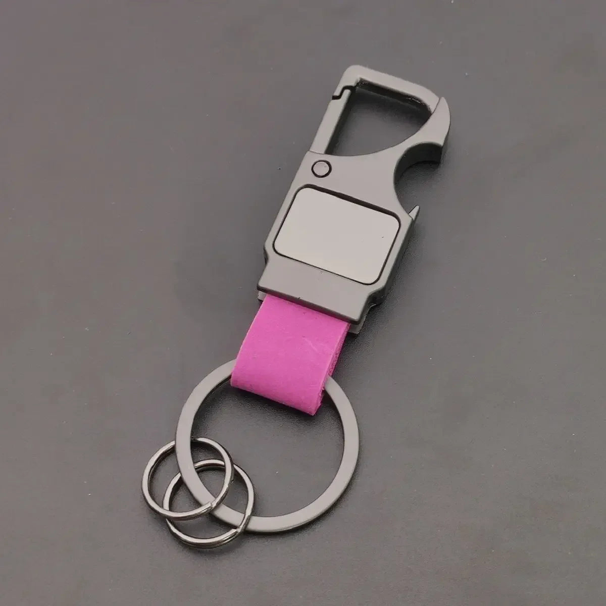 1PC Custom Logo Name Leather Metal Fashion Keyring Spot Keychain Hardware Accessorie Buckle for Car Moto Key Ring Pendant Gift
